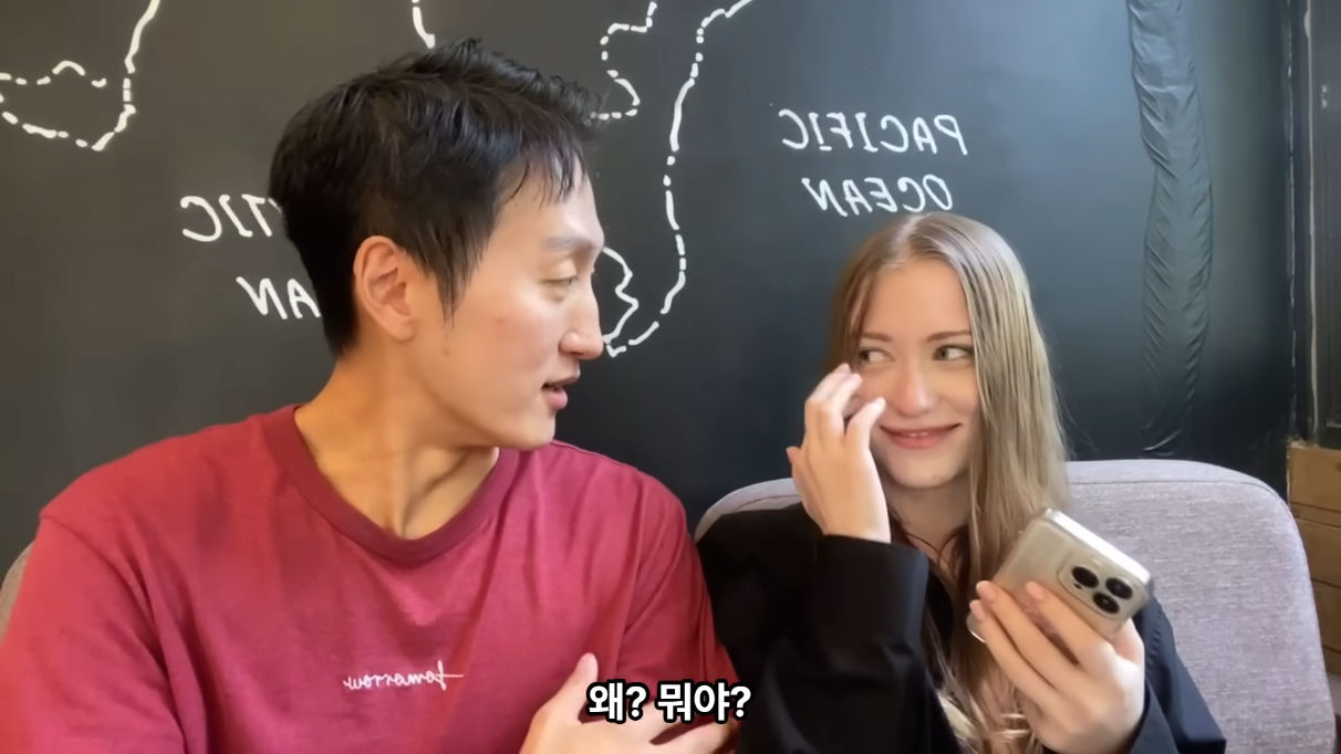 A Korean travel YouTuber met a beautiful Russian woman.