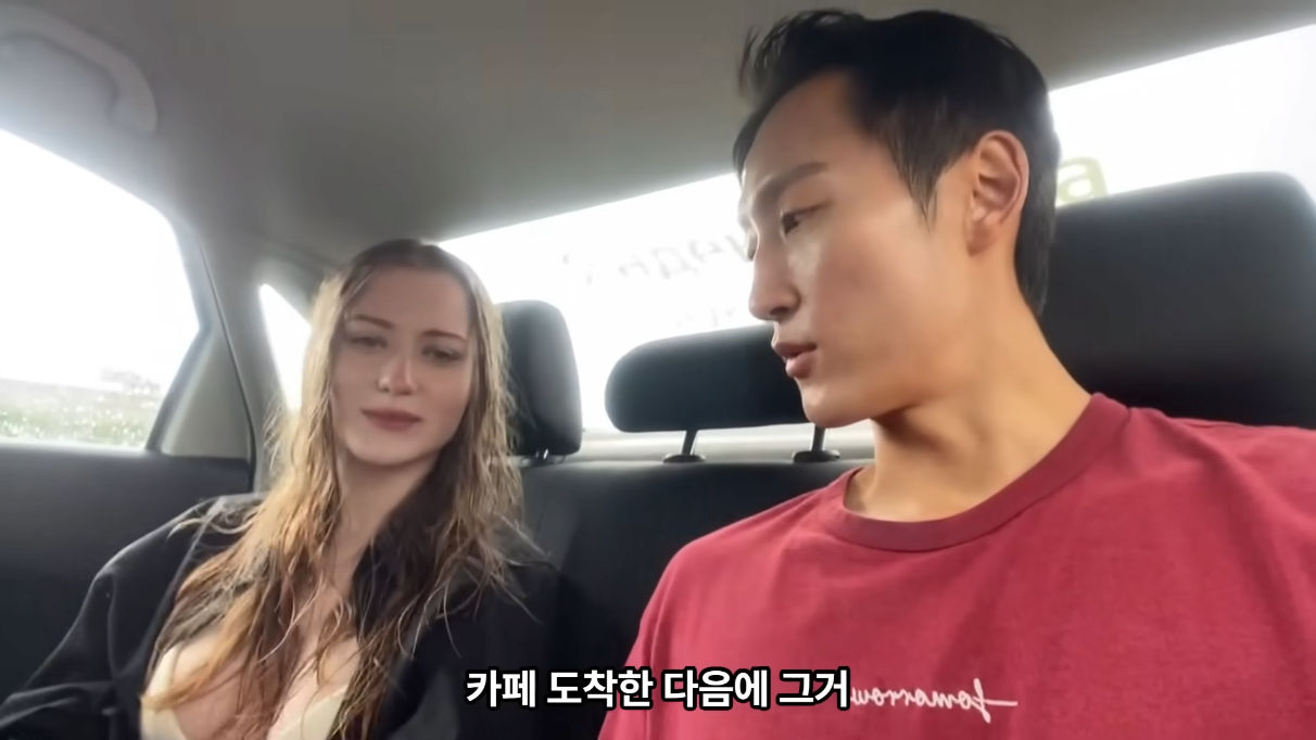 A Korean travel YouTuber met a beautiful Russian woman.