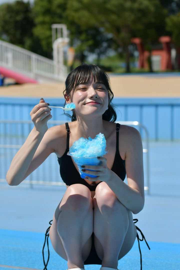 Rena Miyashita in a black bikini