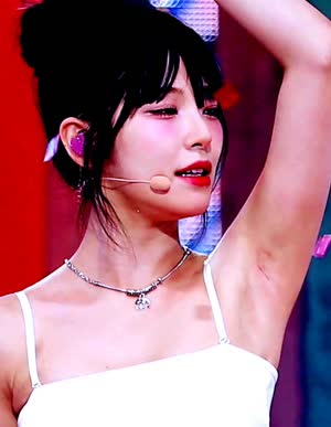 Fromis Nine Baek Ji-heon white string tank top sunken armpits