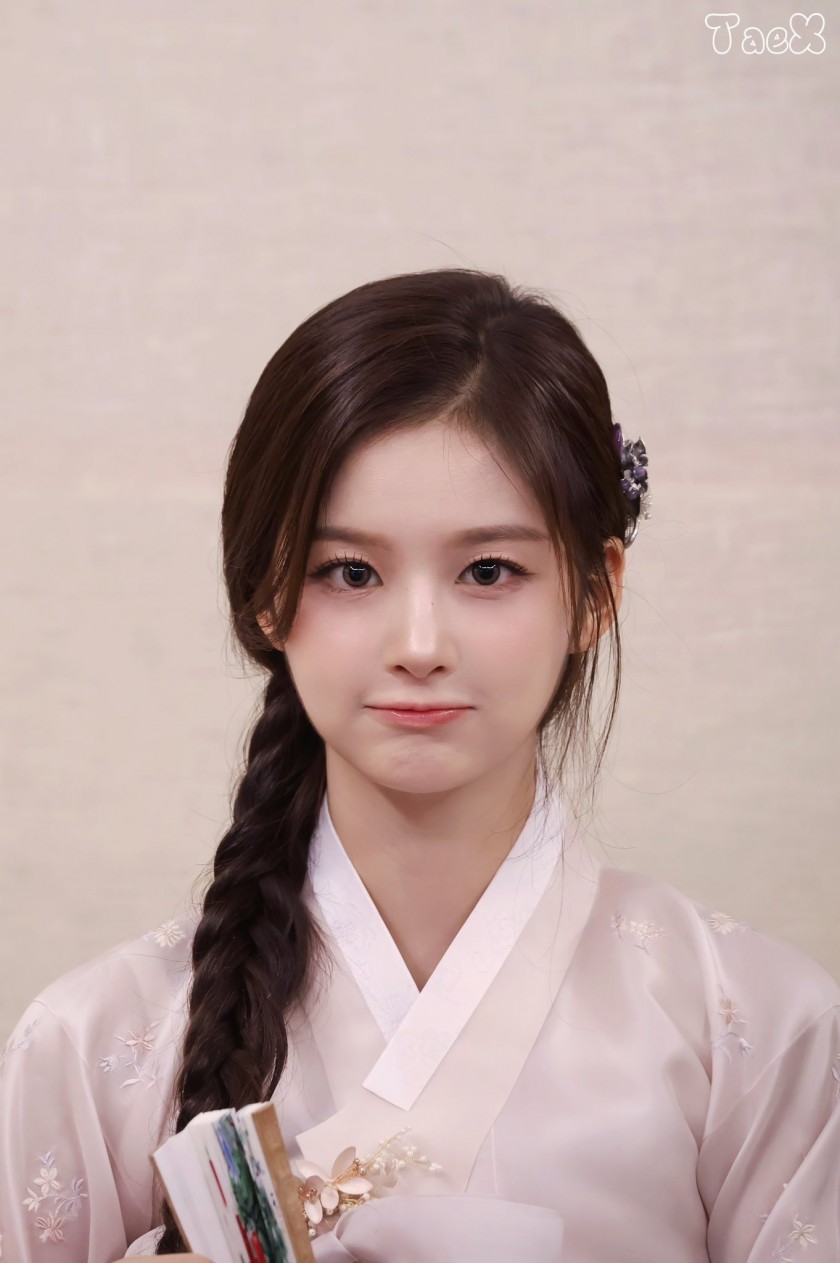 [Nmix] Nmix Seolyun in Hanbok