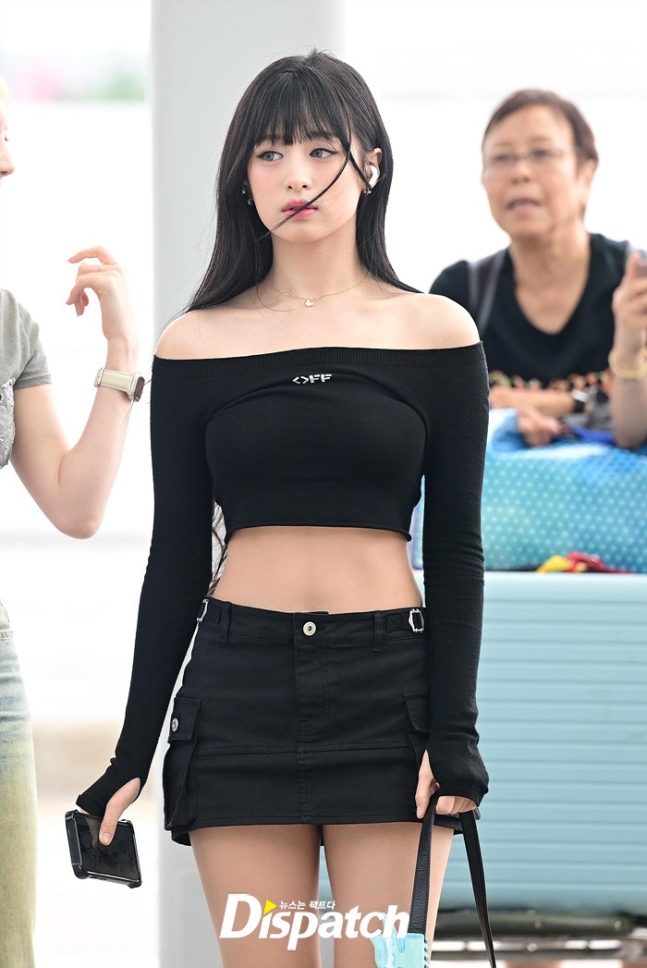 Baby Monster Ahyeon Black Crop Off-Solder