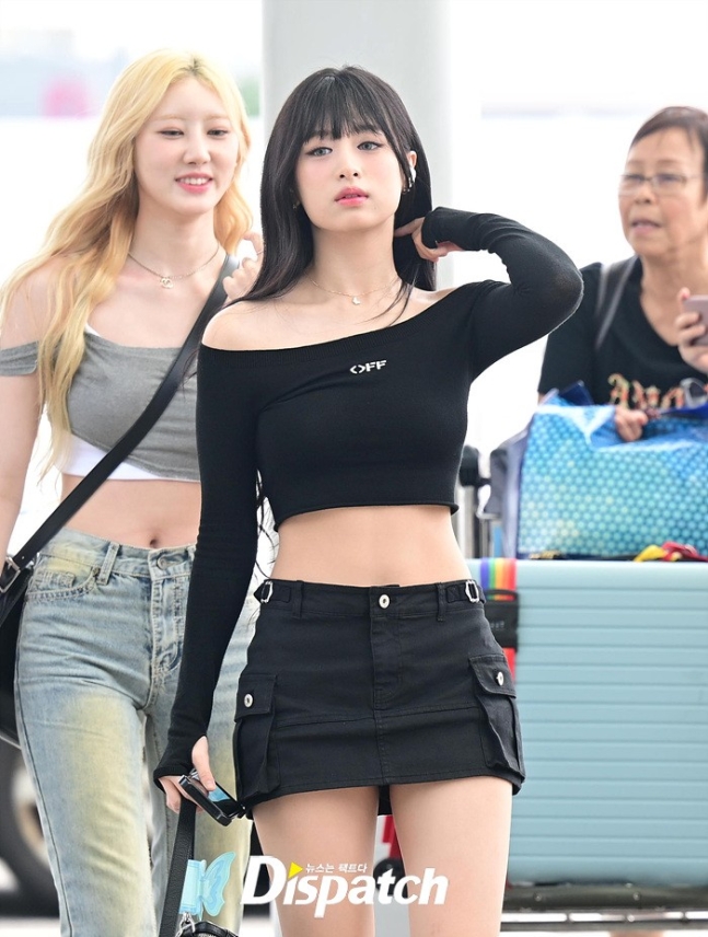 Baby Monster Ahyeon Black Crop Off-Solder