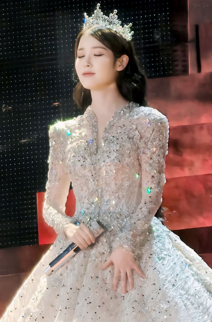 Today’s IU concert wear