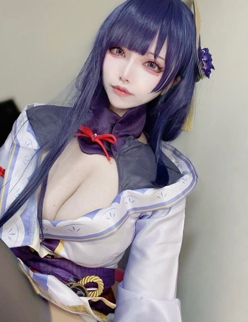 Body that makes traditional clothes sexy