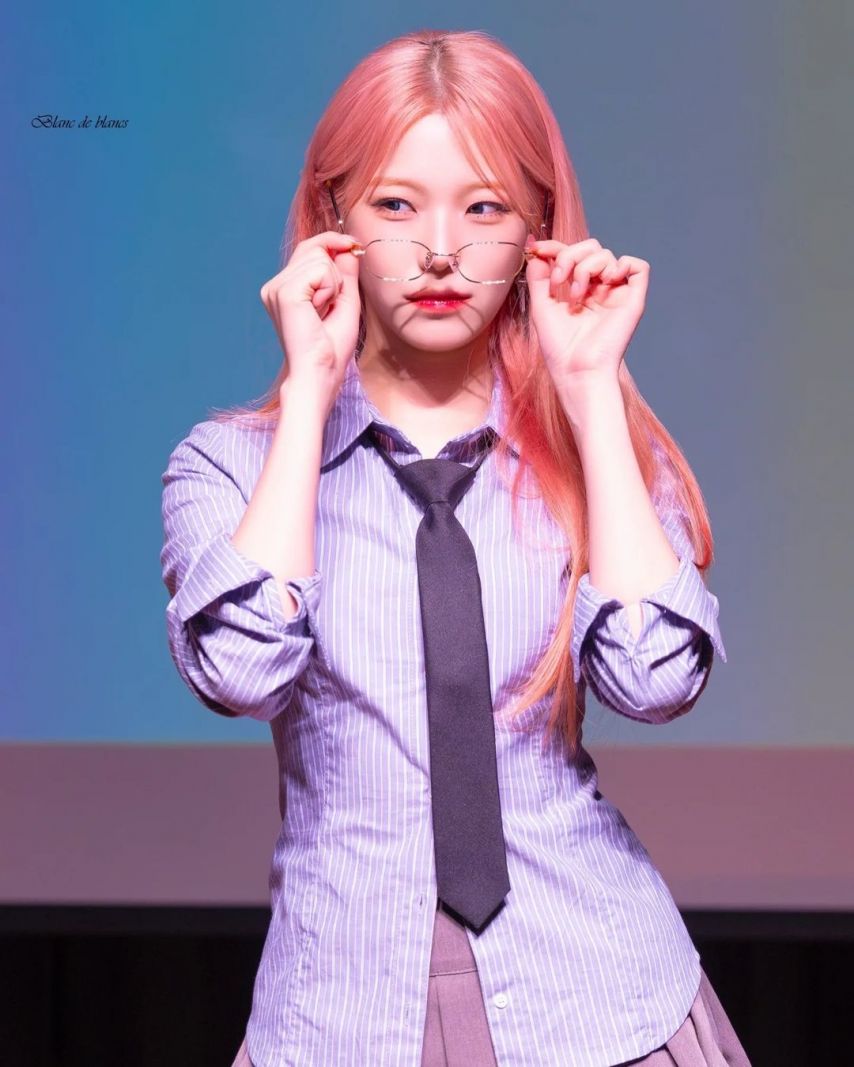 Fromis_Nine Baek Ji-heon