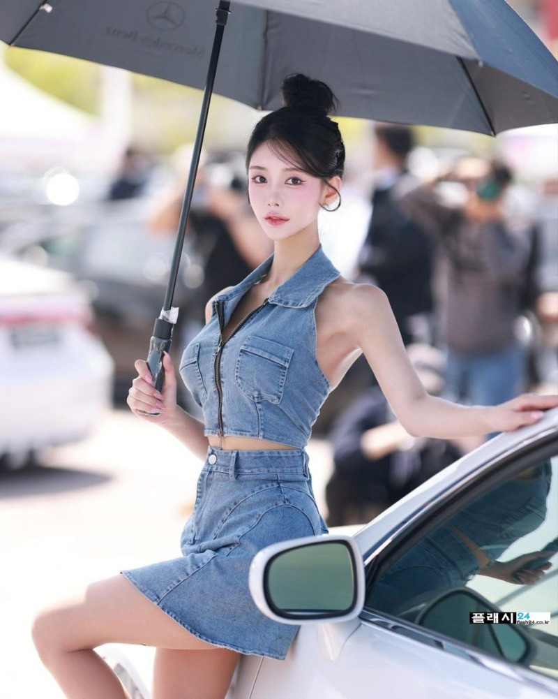 Racing model Lee Sia, who is not slender