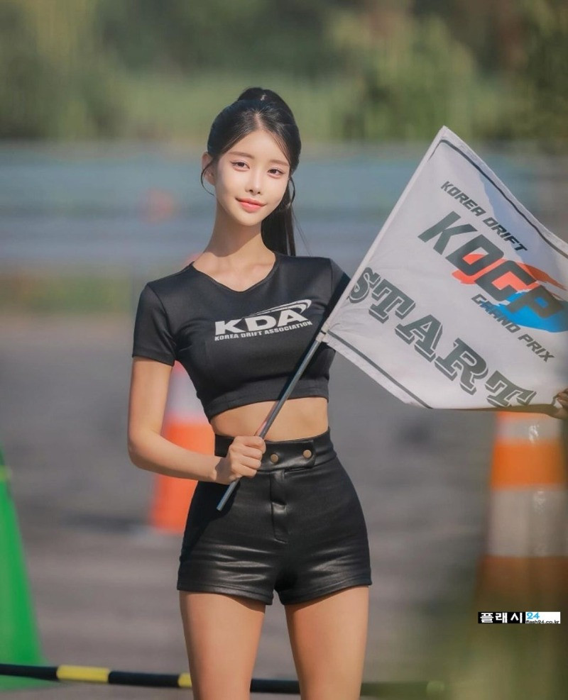 Racing model Lee Sia, who is not slender