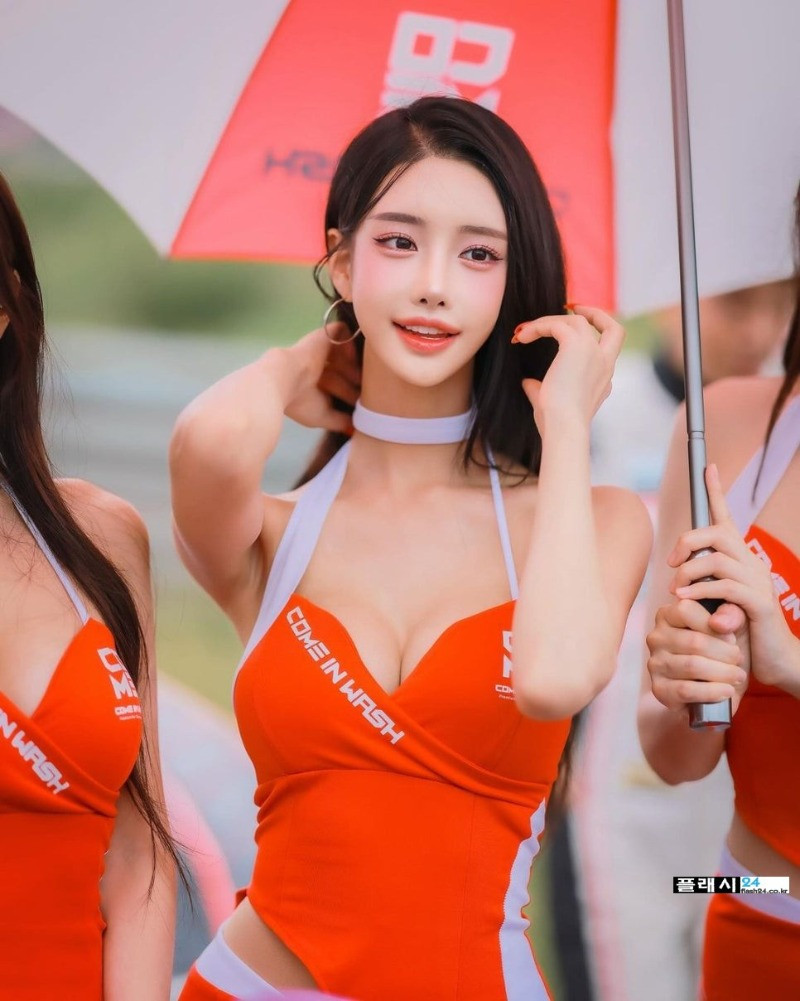 Racing model Lee Sia, who is not slender