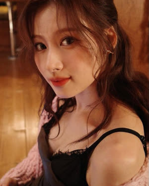 Twice Sana black lace lingerie slip, nice cleavage selfie