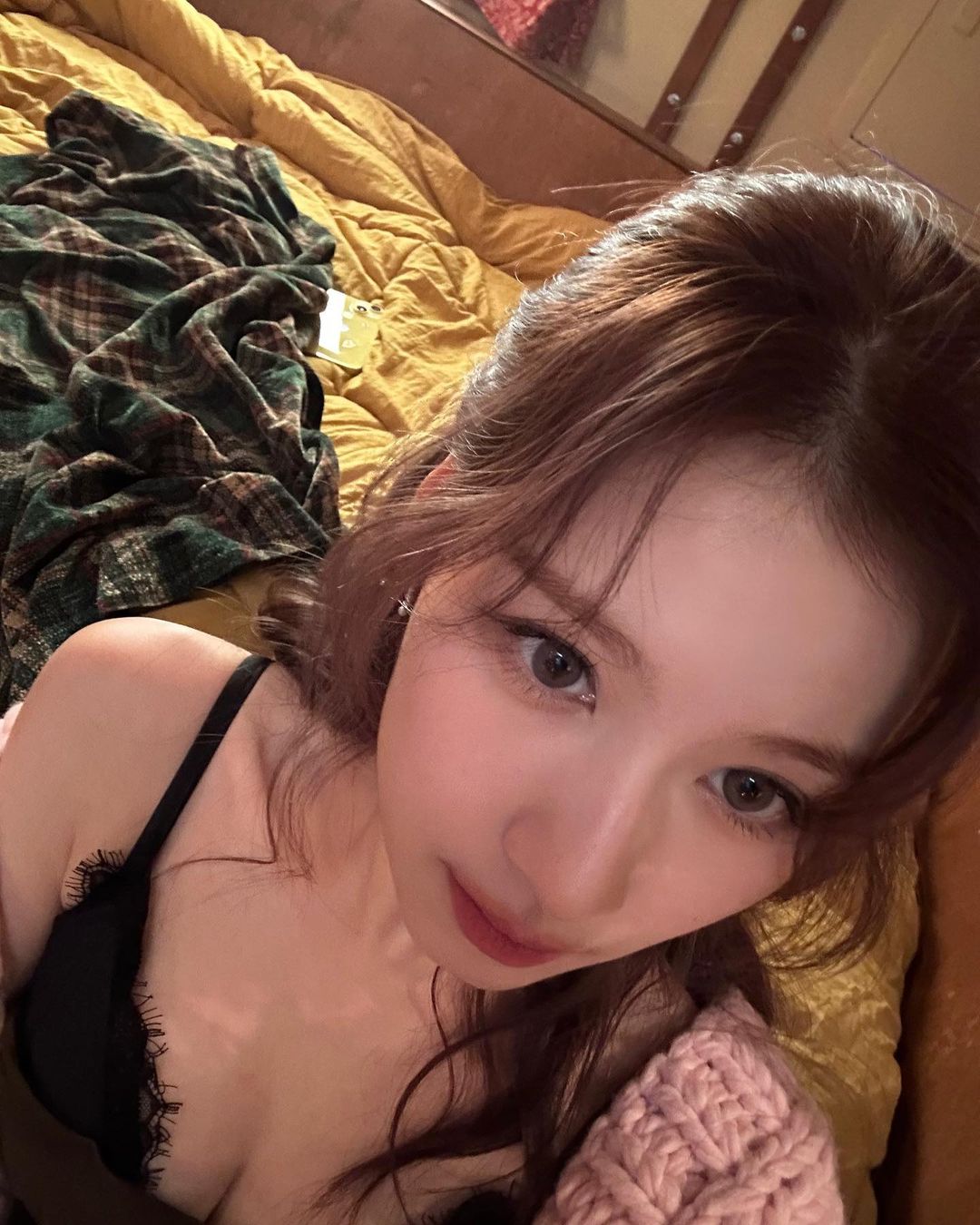 Twice Sana black lace lingerie slip, nice cleavage selfie