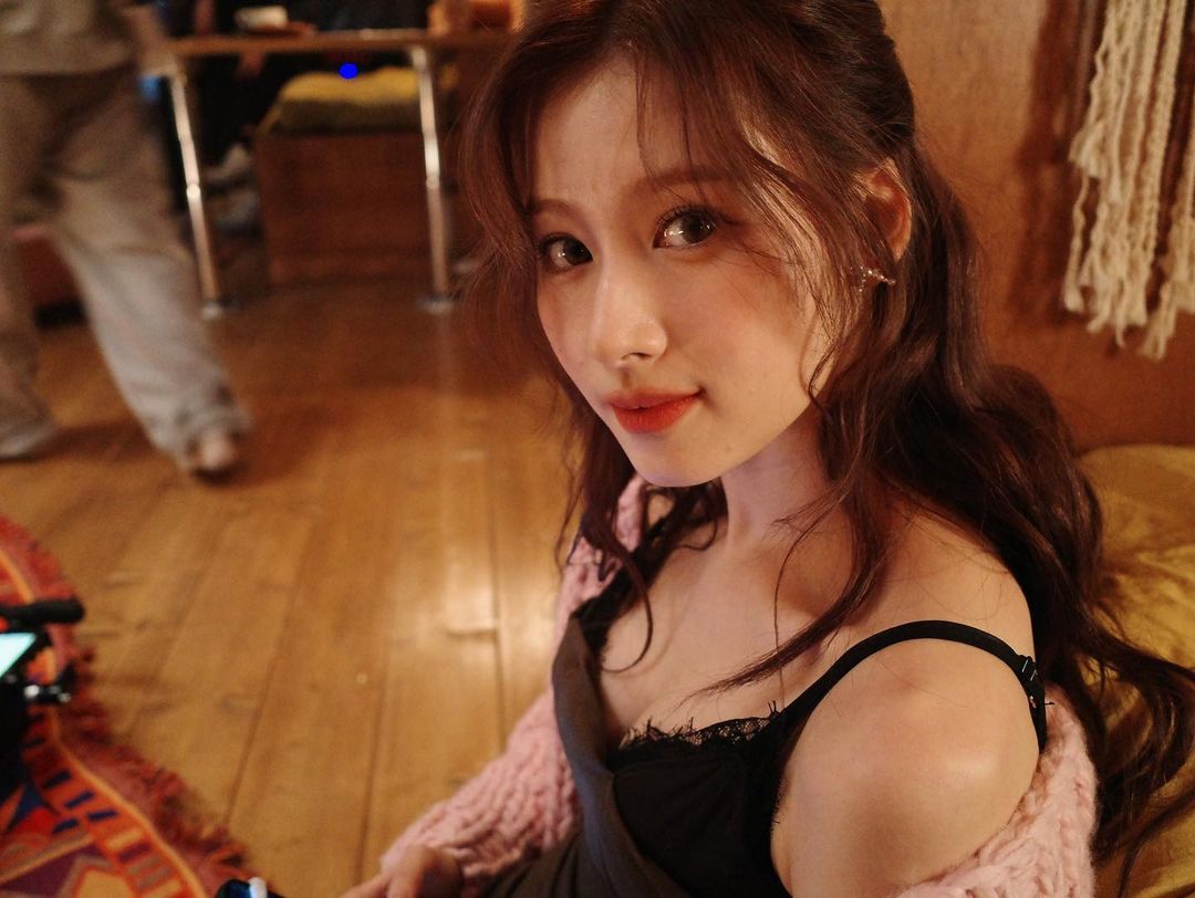 Twice Sana black lace lingerie slip, nice cleavage selfie