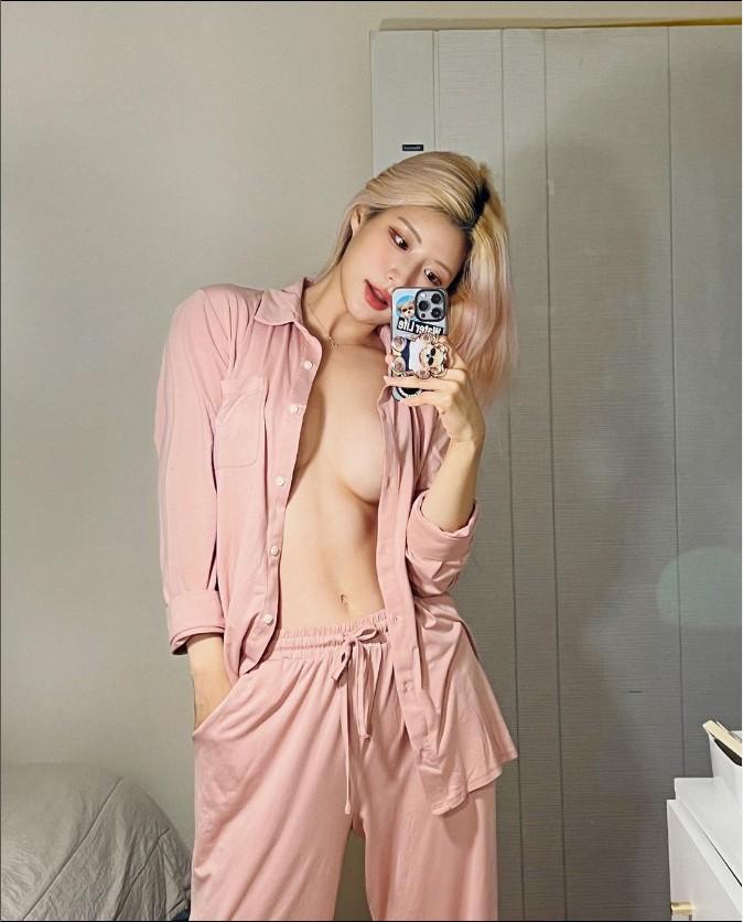 Hyejjing @_i.magine_ No bra breasts in pajamas