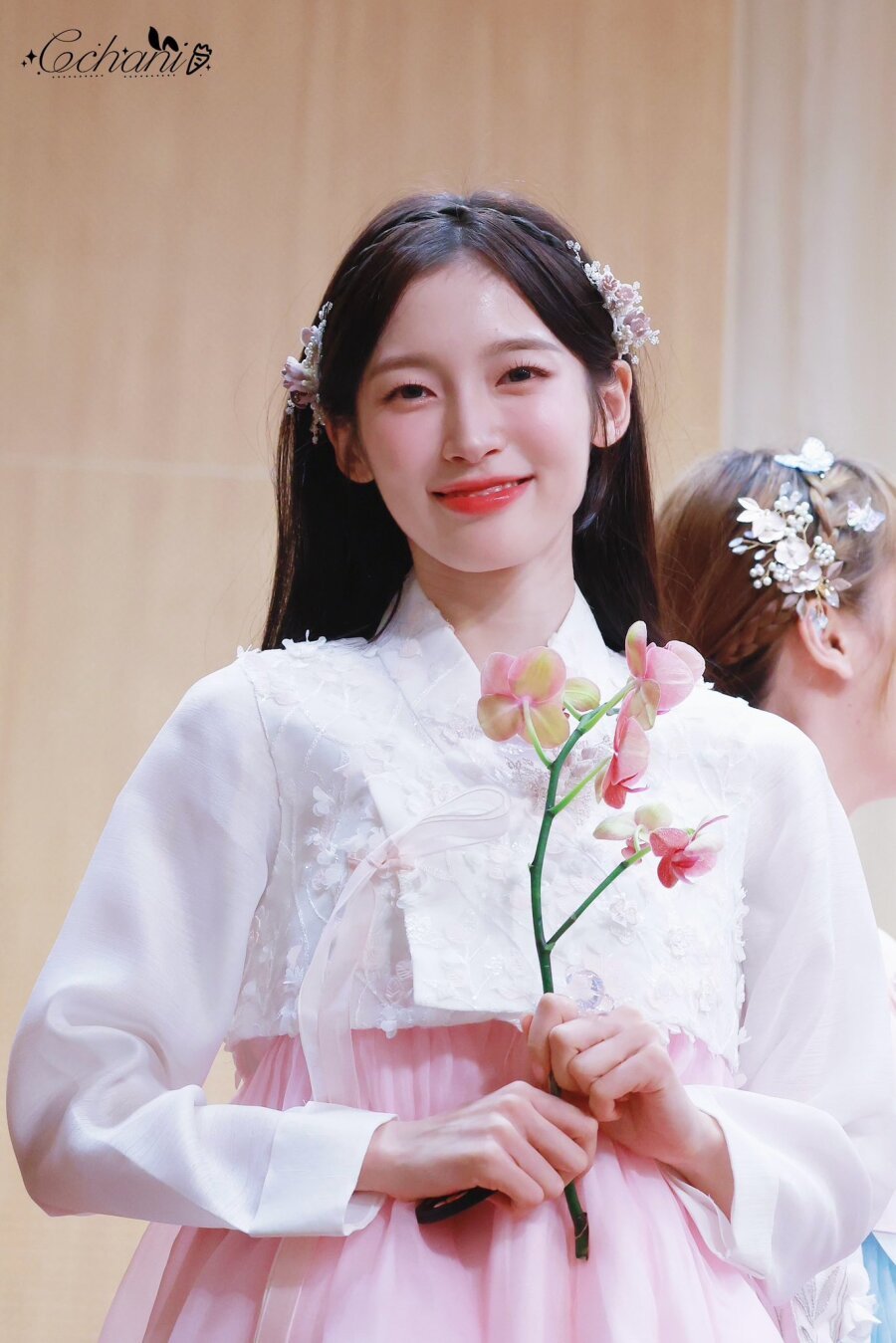 Oh My Girl Arin in Hanbok