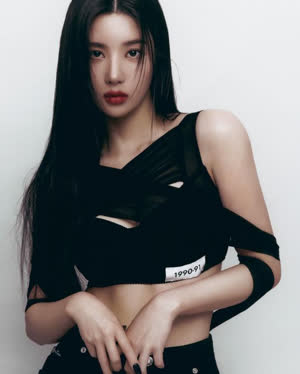 Eunbi Kwon, Esquire’s unconventional pictorial, bold fashion