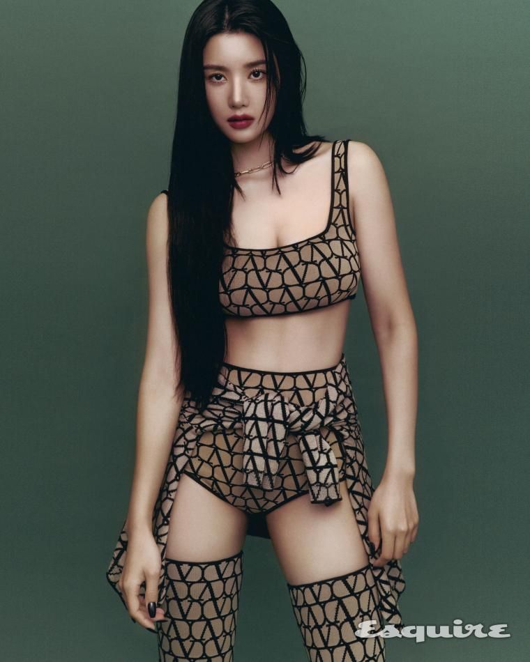 Eunbi Kwon, Esquire’s unconventional pictorial, bold fashion