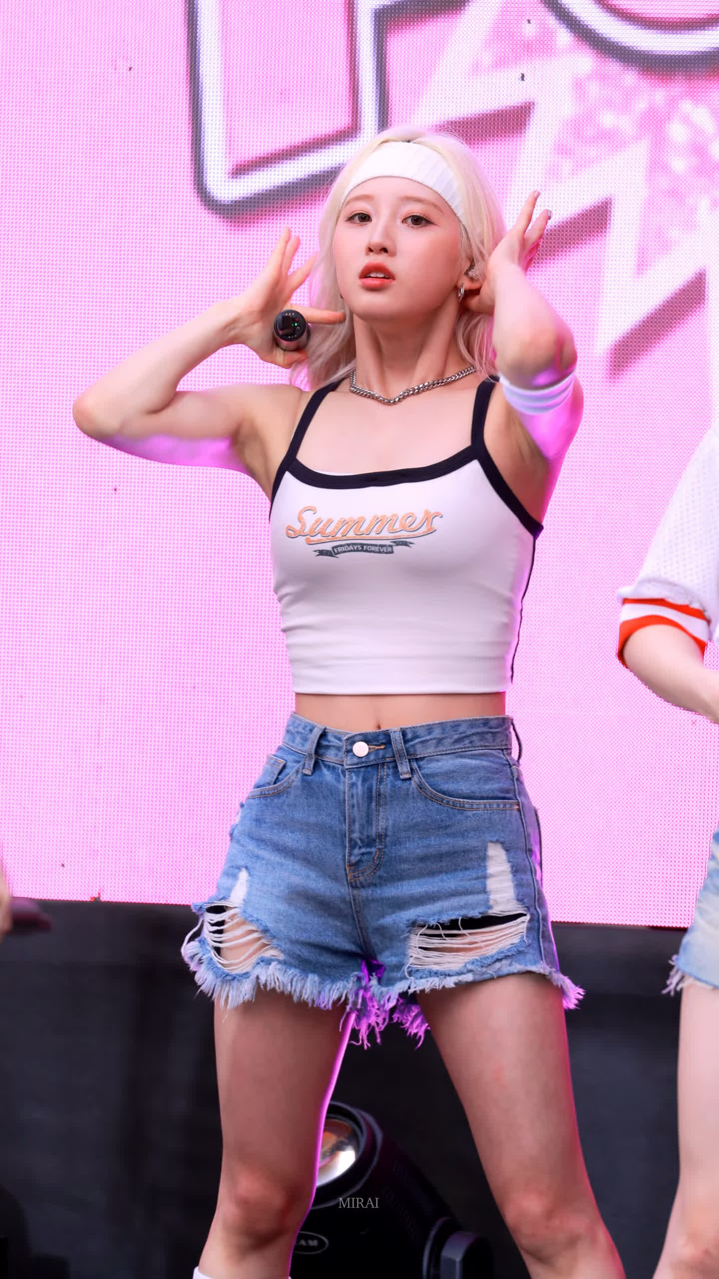 Rightsome Nayoung Bonggeut string tank top