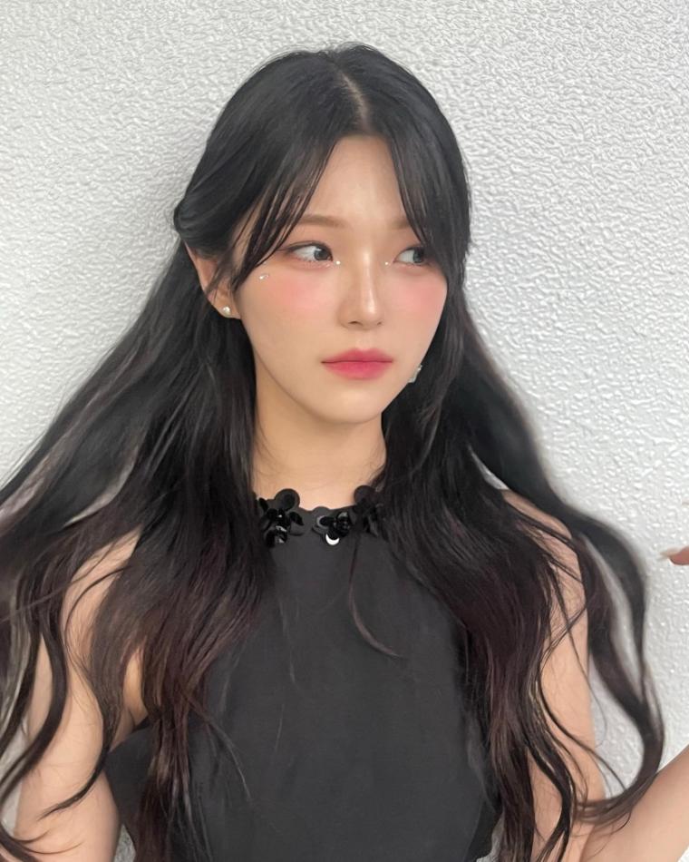 Fromis_Nine Baek Ji-heon