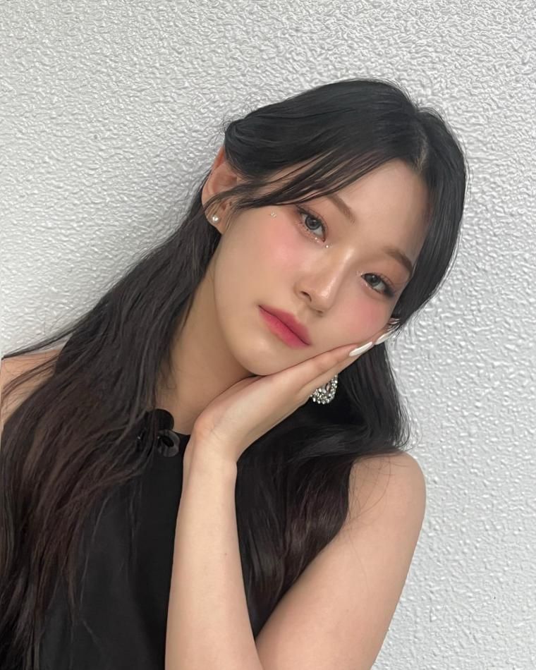 Fromis_Nine Baek Ji-heon